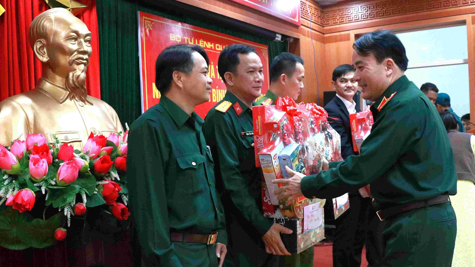 Ấm nồng tình quân dân khi Tết đến, Xuân về