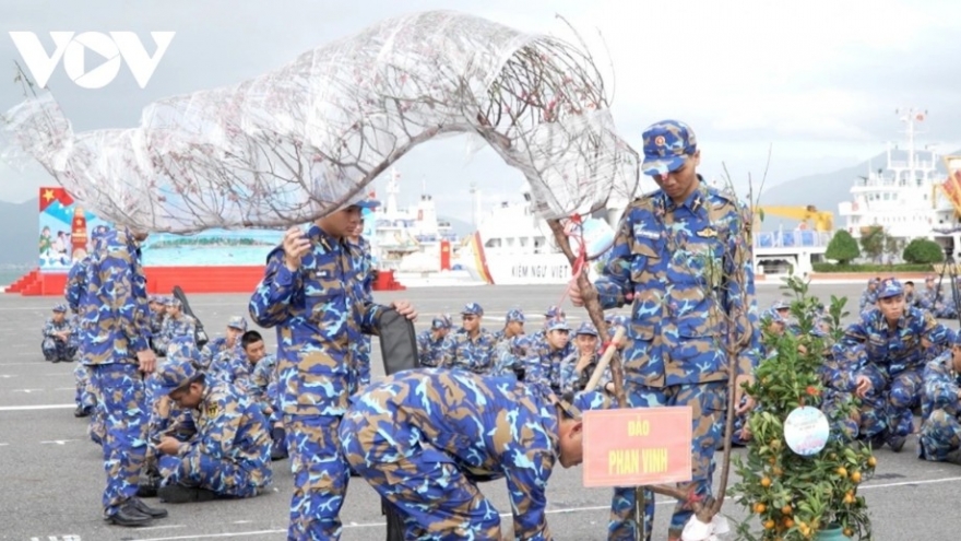 Bringing early spring to Truong Sa