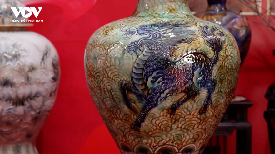 Độc bản gốm “Long Mã” và nghệ thuật vẽ vàng kim mang tài lộc đón xuân 2026