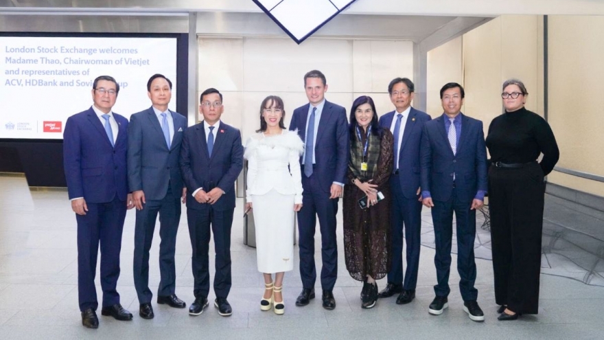 Thị trường chứng khoán bật xanh