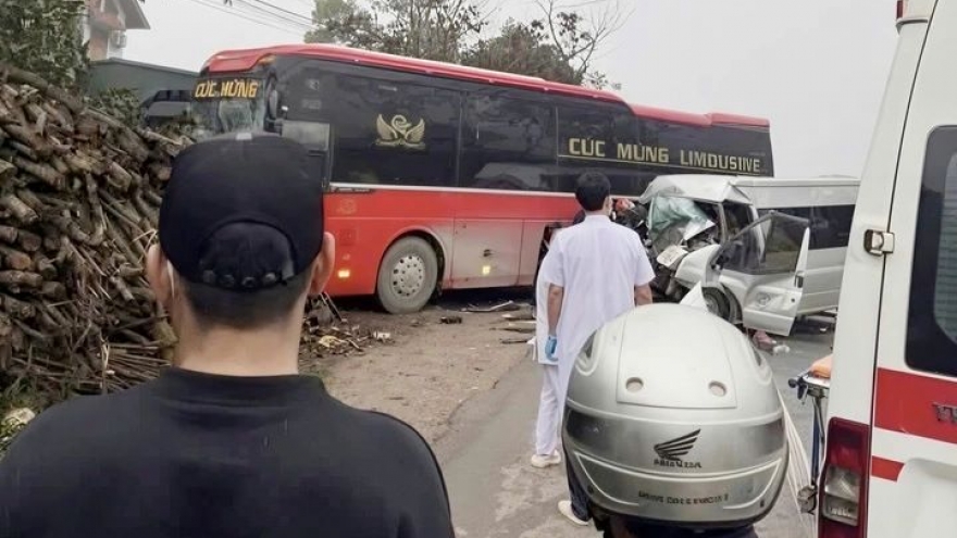 Bus crash in Lang Son leaves six casualties