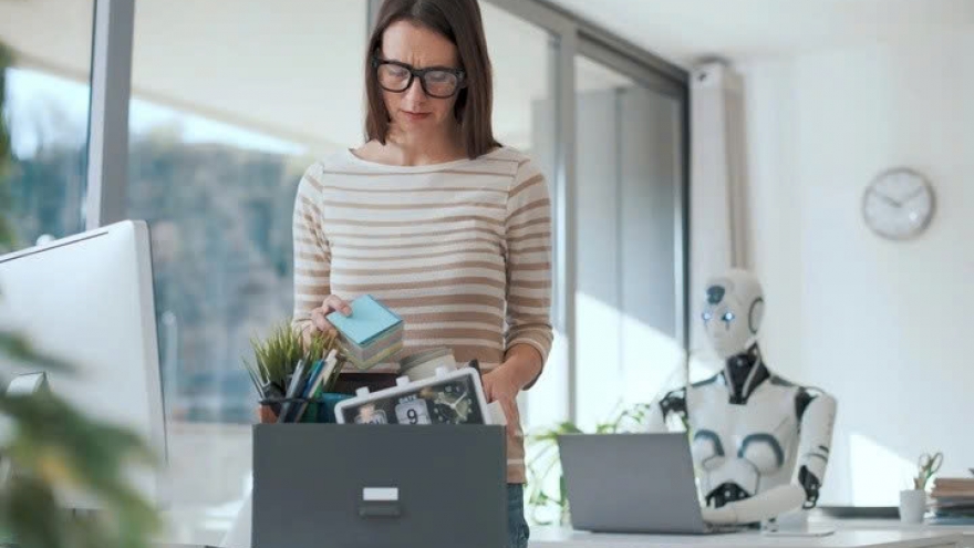 AI cướp việc làm "ghê gớm" nhất trong những nghề là thế mạnh của phụ nữ