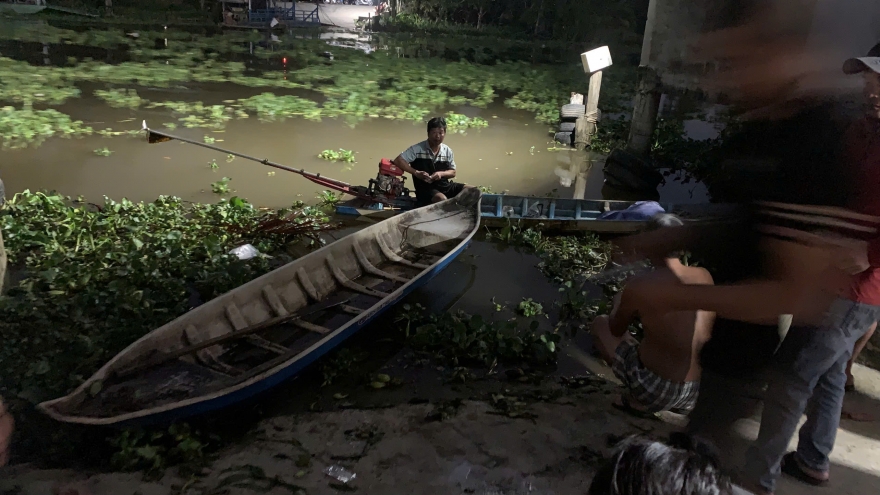 Khẩn trương tìm kiếm bé gái 7 tuổi té xuống kênh mất tích