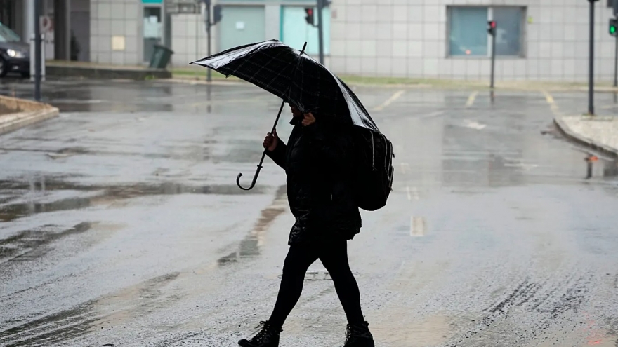 Tây Ban Nha và Bồ Đào Nha ban bố tình trạng khẩn cấp trước khi bão lớn đổ bộ