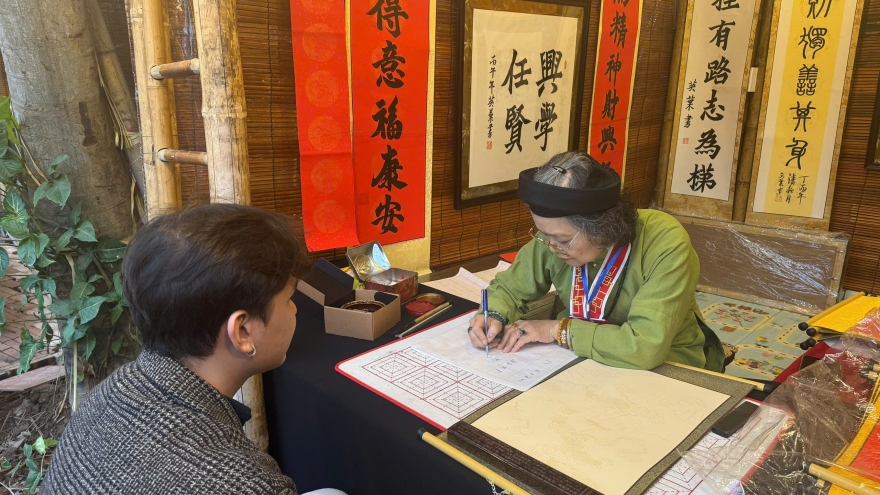 Xin chữ đầu Xuân - Nét đẹp văn hóa tôn vinh tri thức và khát vọng năm mới