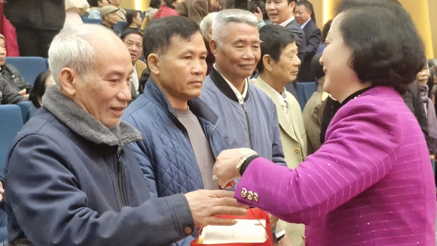 Bí thư Trung ương Đảng, Phó Thủ tướng Chính phủ tặng quà tết Nhân dân Lào Cai