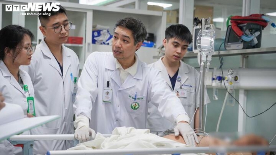 Hạnh phúc người thầy thuốc: Bệnh nhân tự ngồi dậy sau phẫu thuật