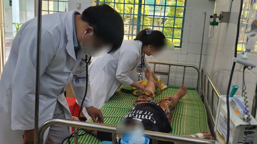 Làm rõ vụ 19 người bị ngộ độc nghi do ăn bánh mì Hồng Ngọc ở Đồng Tháp