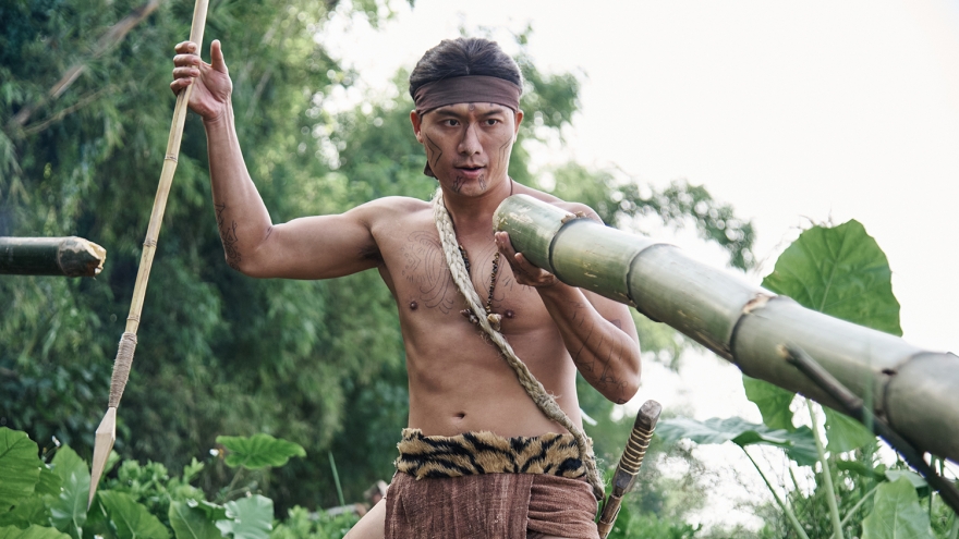 Vẻ ngoài săn chắc của nam diễn viên trăm tỷ đóng Chử Đồng Tử