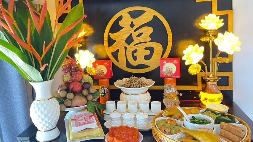 Cách đặt 3 hũ muối - gạo - nước trên bàn thờ