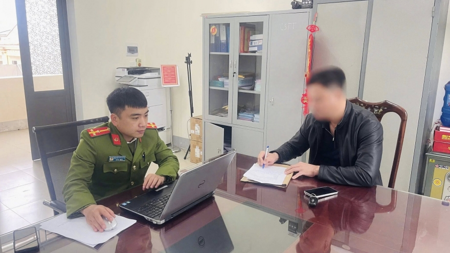 Công an vào cuộc vụ ô tô bị "khóa đầu, khóa đuôi" trong ngõ tại Hà Tĩnh