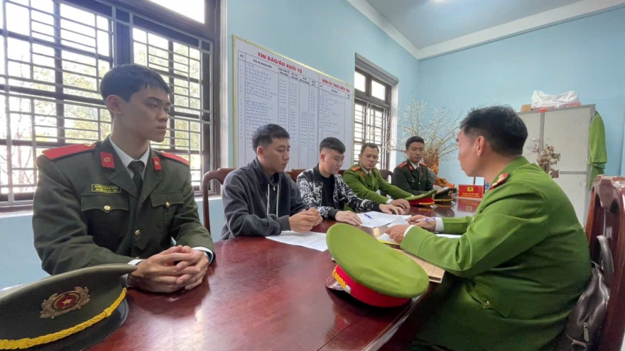 Triệt phá đường dây buôn bán khí cười qua mạng ở Huế