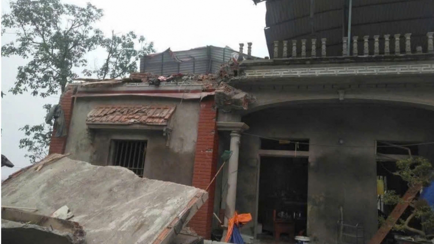 Sau tiếng nổ lớn, tầng 2 ngôi nhà đổ sập khiến một người tử vong tại Hưng Yên