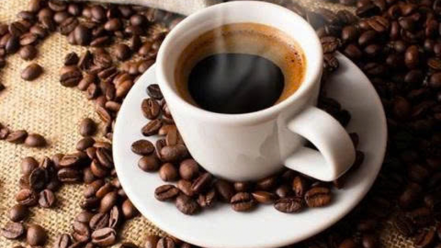 Vì sao ngày càng nhiều người bỏ cà phê sữa để uống cà phê đen không đường?