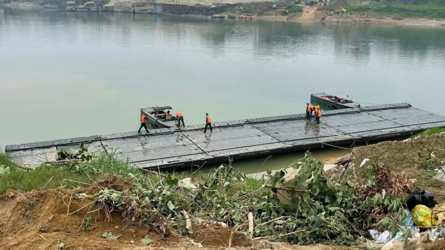 Phú Thọ khẩn trương hoàn thành bắc cầu phao qua sông Lô