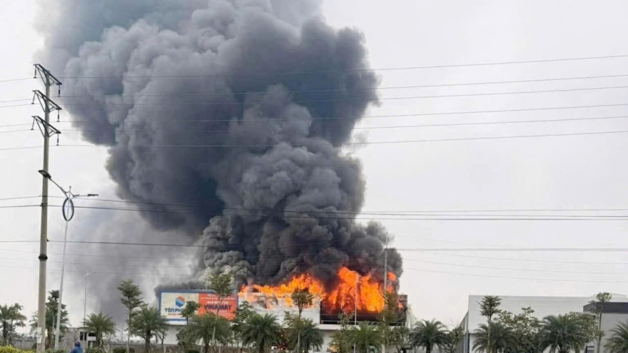 Cháy nhà xưởng 600m2 ở cụm công nghiệp Lê Hồ, Ninh Bình