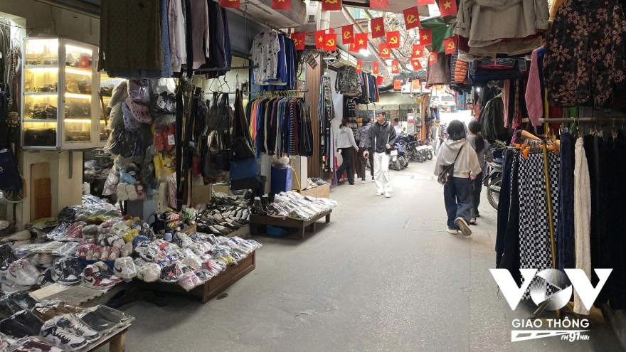 Chợ "đồ si" ngày cuối năm