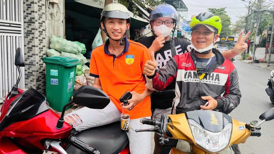 "Chú Long Quận 9" và hành trình giúp “người dưng”