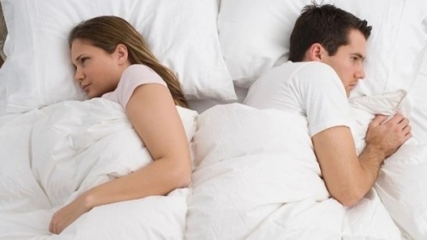 Mới bước sang tuổi 40, đời sống vợ chồng xuống dốc vì khô rát: Đừng chủ quan