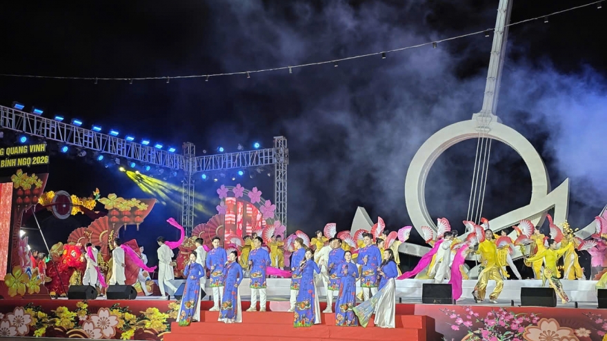 Cà Mau: Người dân hân hoan đón khoảnh khắc giao thừa