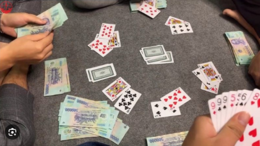 Đánh bài ngày Tết: Khi nào “chơi cho vui”, khi nào vi phạm pháp luật?