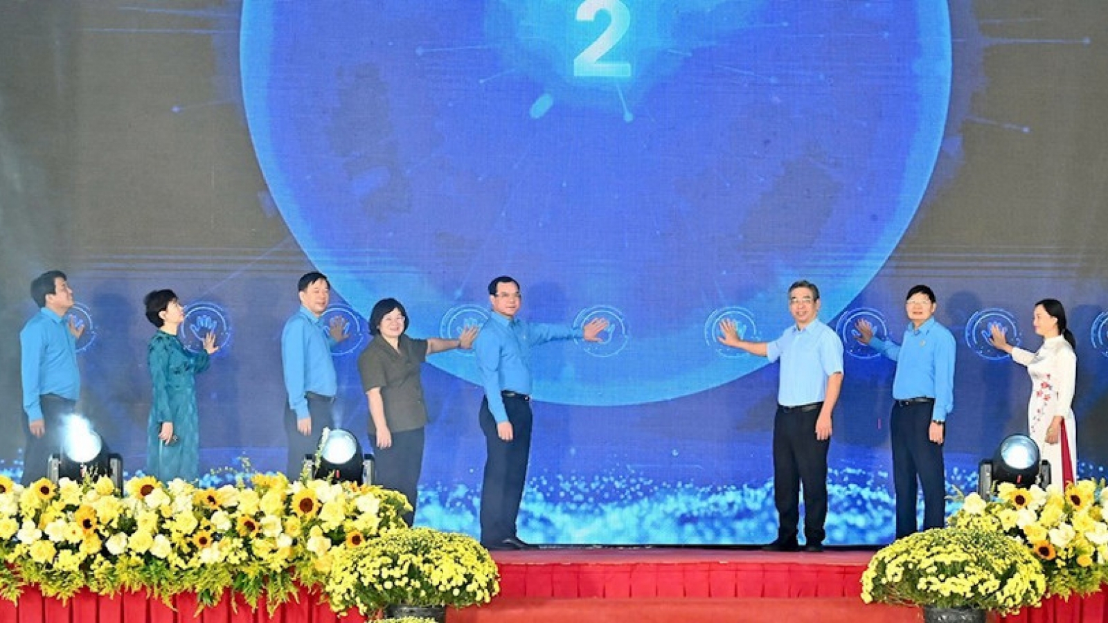 Tet reunion, trade union market held for workers in Ho Chi Minh City
