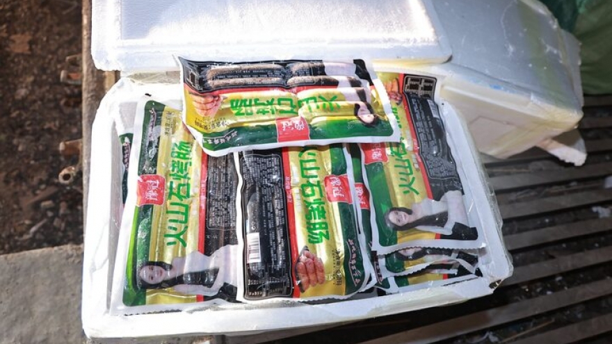 Phát hiện hơn 6 tấn lạp xưởng bẩn chuẩn bị tuồn ra thị trường dịp Tết