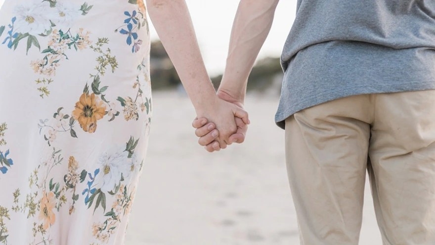 Vợ mãn kinh, chồng vẫn còn nhu cầu cao: Có cách nào giảm bớt ham muốn an toàn?