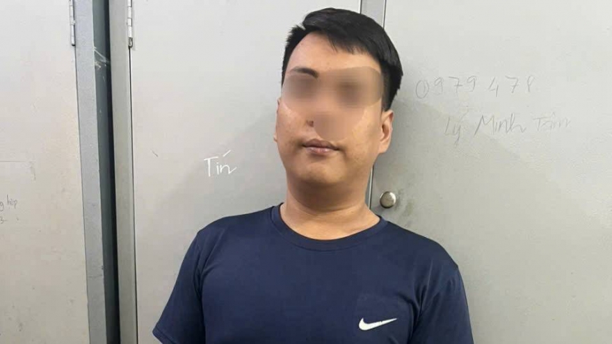 Bắt kẻ cướp giật dây chuyền của người đi đường