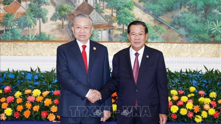 Bộ Chính trị Đảng Cộng sản Việt Nam gặp Ban Thường vụ Đảng Nhân dân Campuchia