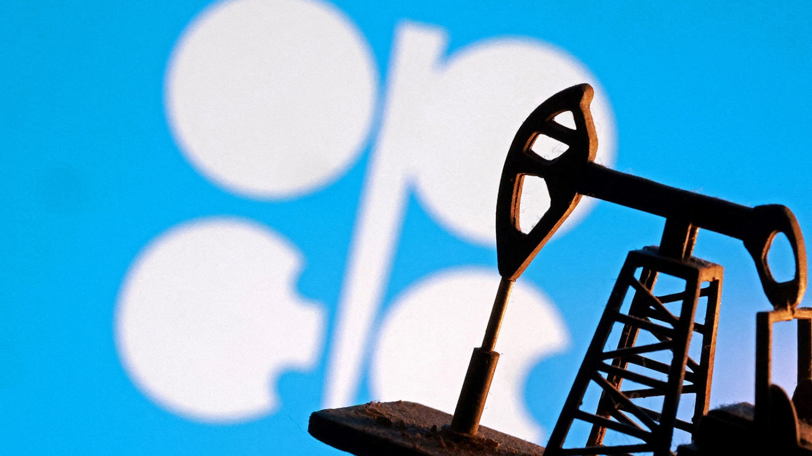 OPEC+ ghi nhận biến động mạnh của thị trường dầu mỏ do căng thẳng địa chính trị