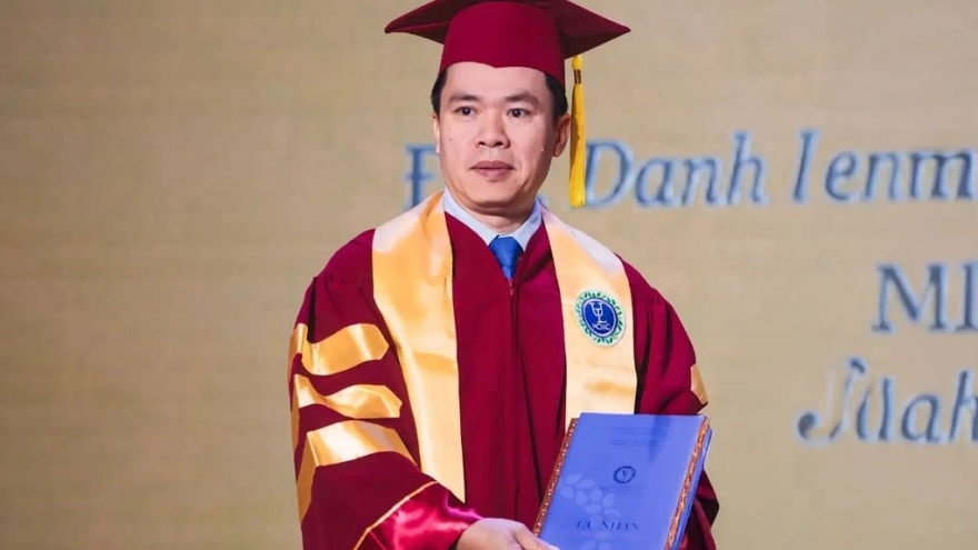Vietnamese law professor honoured with France’s Order of Academic Palms