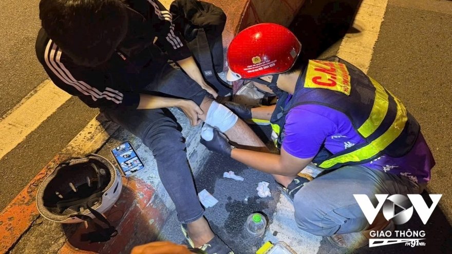 Những bạn trẻ thầm lặng cứu giúp người bị tai nạn giao thông