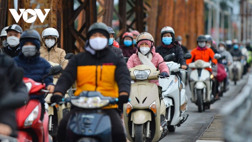 Không khí lạnh mạnh tràn xuống gây mưa rào nhiều nơi tại Bắc Bộ