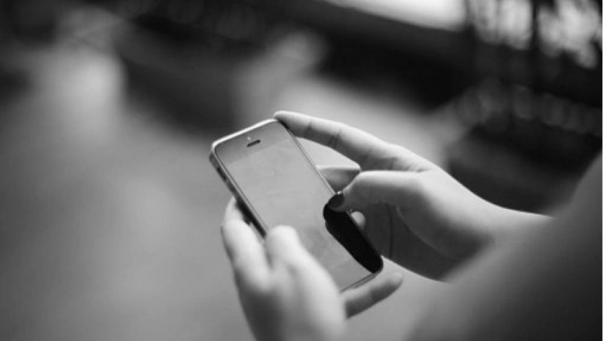 Bắt được tin nhắn tin chồng "thả thính" người khác, chiêu xử lý khôn ngoan