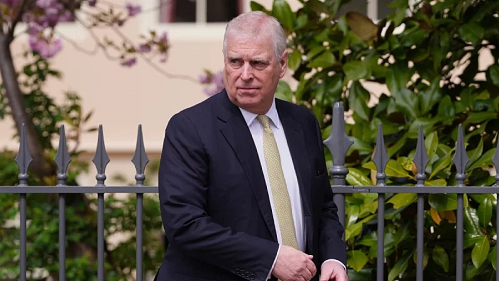 Em trai Vua Anh Charles III bị bắt do bị nghi tiết lộ thông tin mật cho Epstein