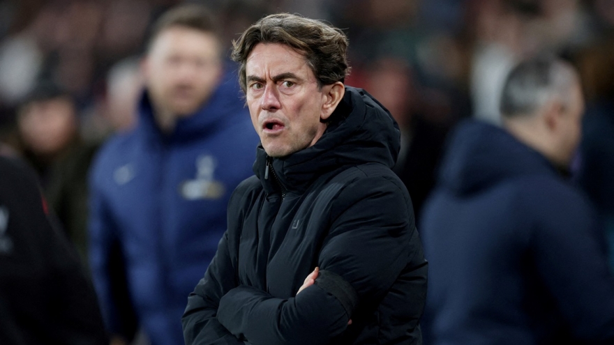 Đội bóng danh tiếng ở Ngoại hạng Anh sa thải HLV trưởng