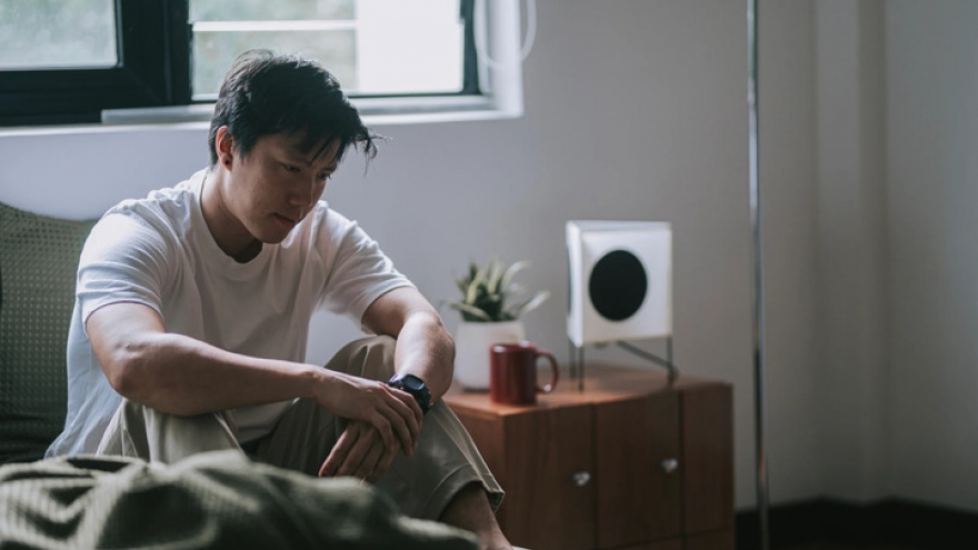 Clip quay quán ăn trên mạng tình cờ lộ chuyện ngoại tình của vợ, tôi phải làm sao?