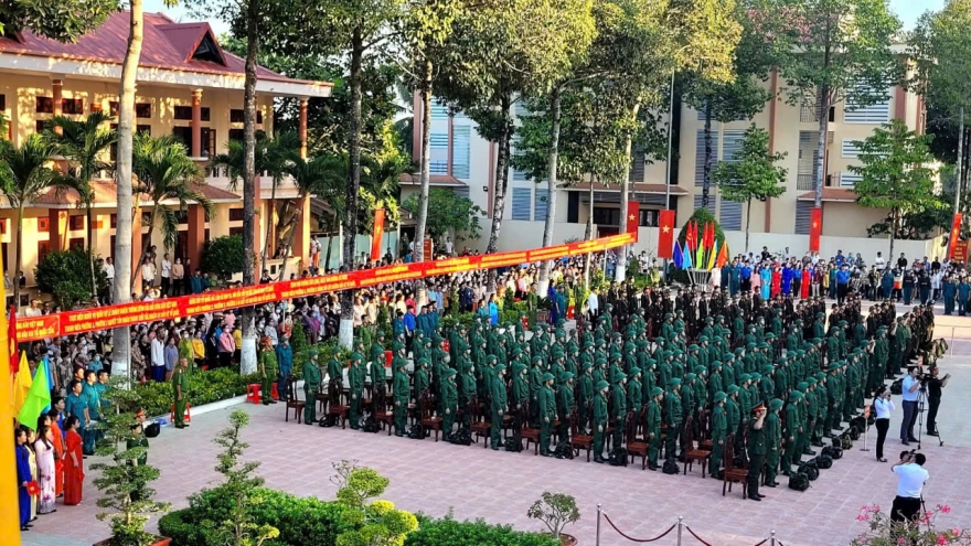 Hơn 3.600 thanh niên ở Đồng Tháp nhận quyết định nhập ngũ