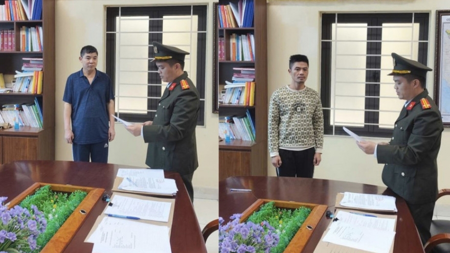 Nhân viên cửa hàng photocopy chế hàng loạt giấy khám sức khỏe giả