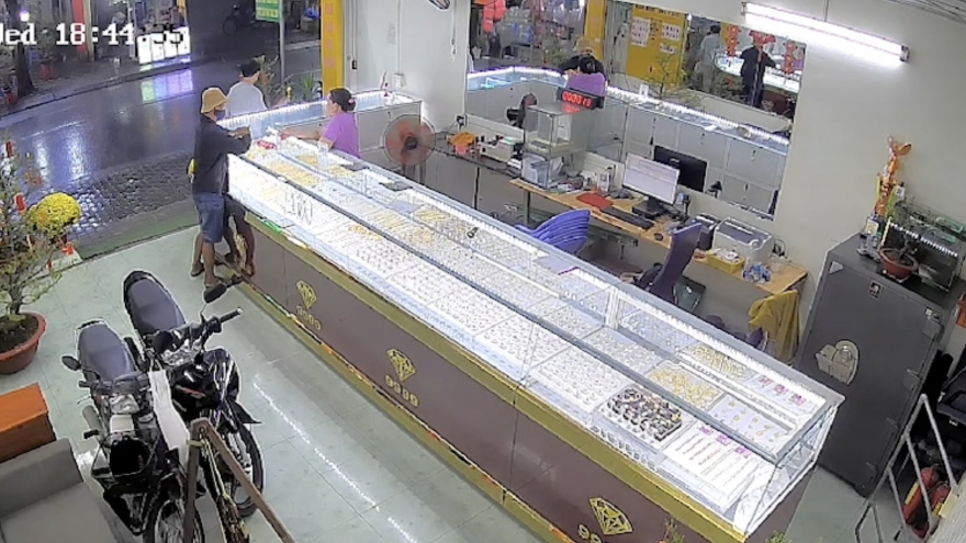 Kẻ cướp tiệm vàng ở TP.HCM bị bắt khi đang tổ chức sử dụng ma túy