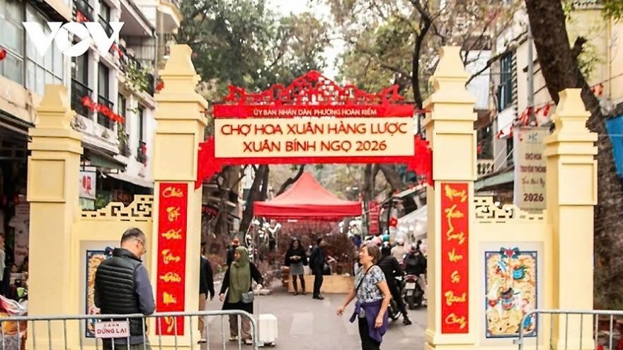 Hang Luoc flower market evokes Tet memories past and present in the heart of Hanoi