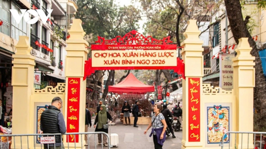 Hang Luoc flower market evokes Tet memories past and present in the heart of Hanoi
