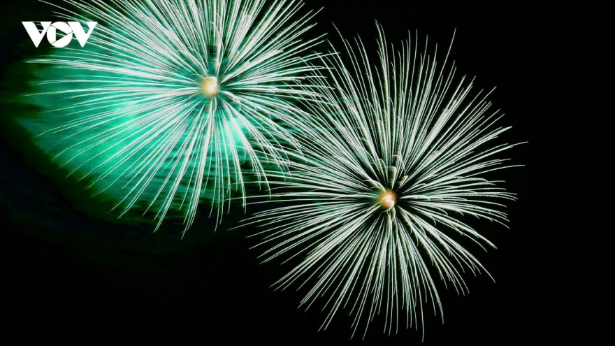Hanoi dazzles with fireworks display to ring in the Lunar New Year 2026