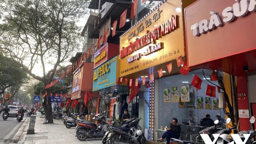 Dạo bộ nghe tiếng xì xèo gây thương nhớ