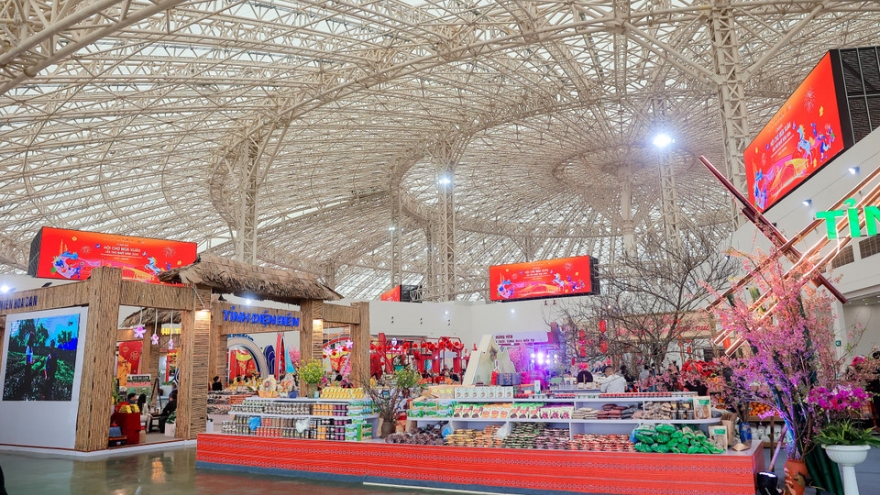 Hội chợ Mùa xuân: Người dân được mượn giỏ đựng hàng và xe kéo miễn phí để mua sắm