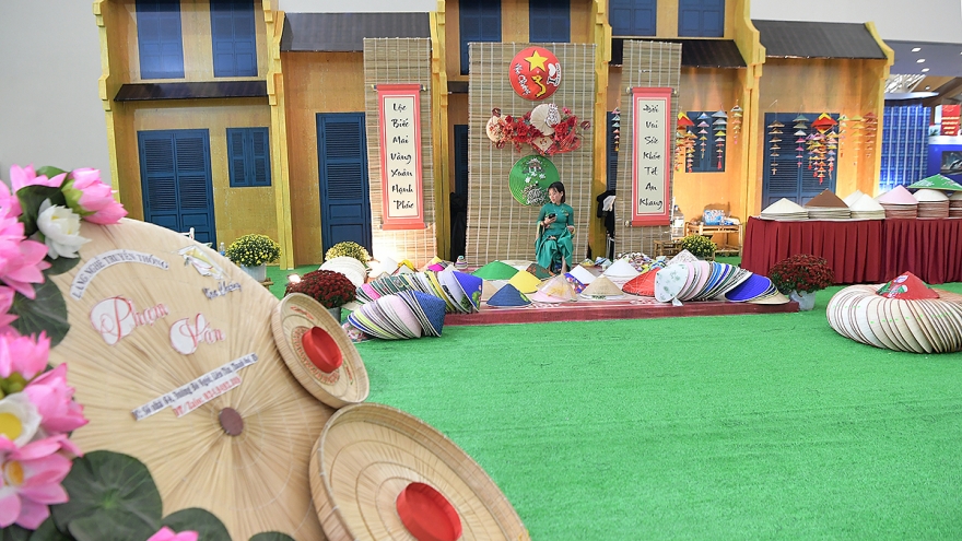 Không gian Tết rực rỡ tại Hội chợ Mùa Xuân 2026