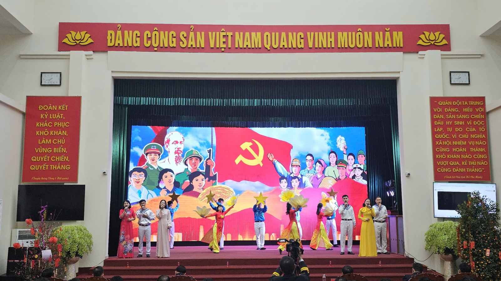 Giao thừa ấm áp ở Vùng 1 Hải quân