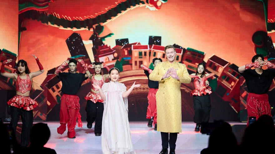 "Hello Việt Nam" trở lại với bản phối mới mang màu sắc dân ca ba miền