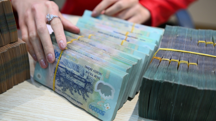 Khi nào áp dụng mức tăng lương cơ sở mới cho cán bộ công chức, viên chức?